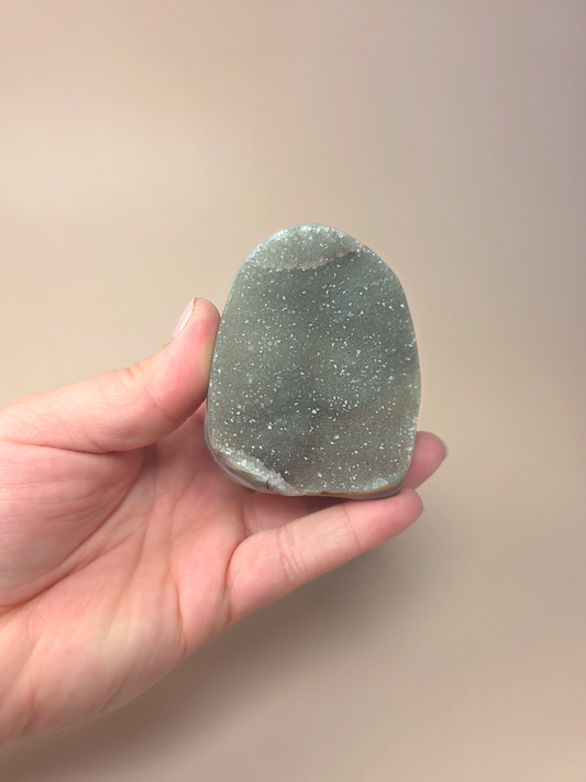 Druzy Grauer Achat Nr. 61 Einzelstück, ca. 313 g, 29 mm – Crystal Haven