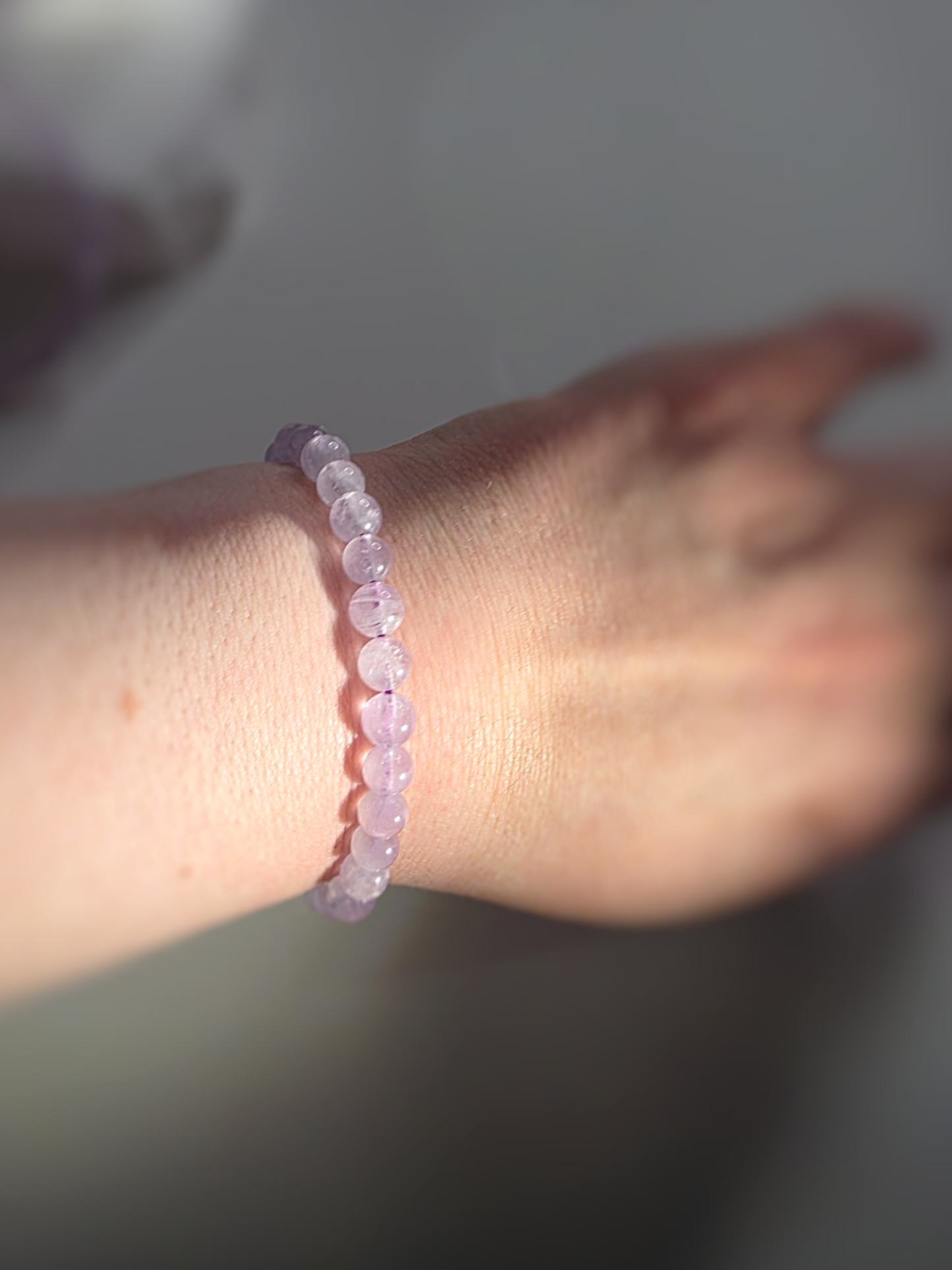 Lavendel Amethyst Armband Detail - polierte Edelsteinperlen Unikat