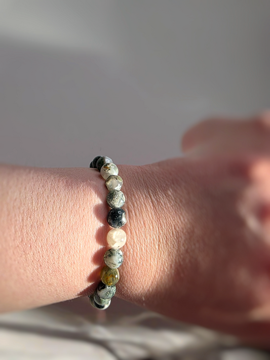 Moosachat Armband Nahaufnahme - erdender Heilstein handgefädelt
