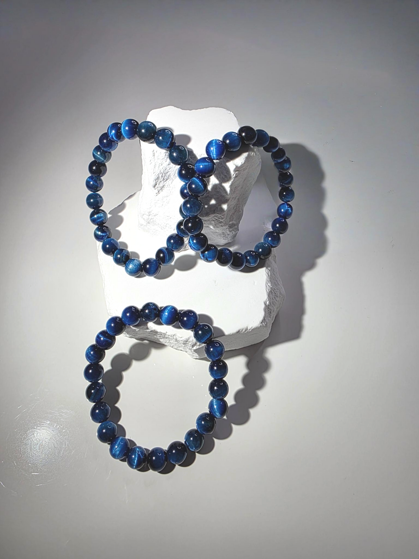 Blaues Tigerauge Armband klein - zarte Perlen blau-gold schimmernd
