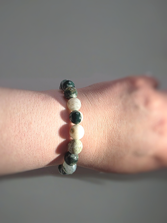 Moosachat Armband Nahaufnahme - grüne Maserung handgefädelt
