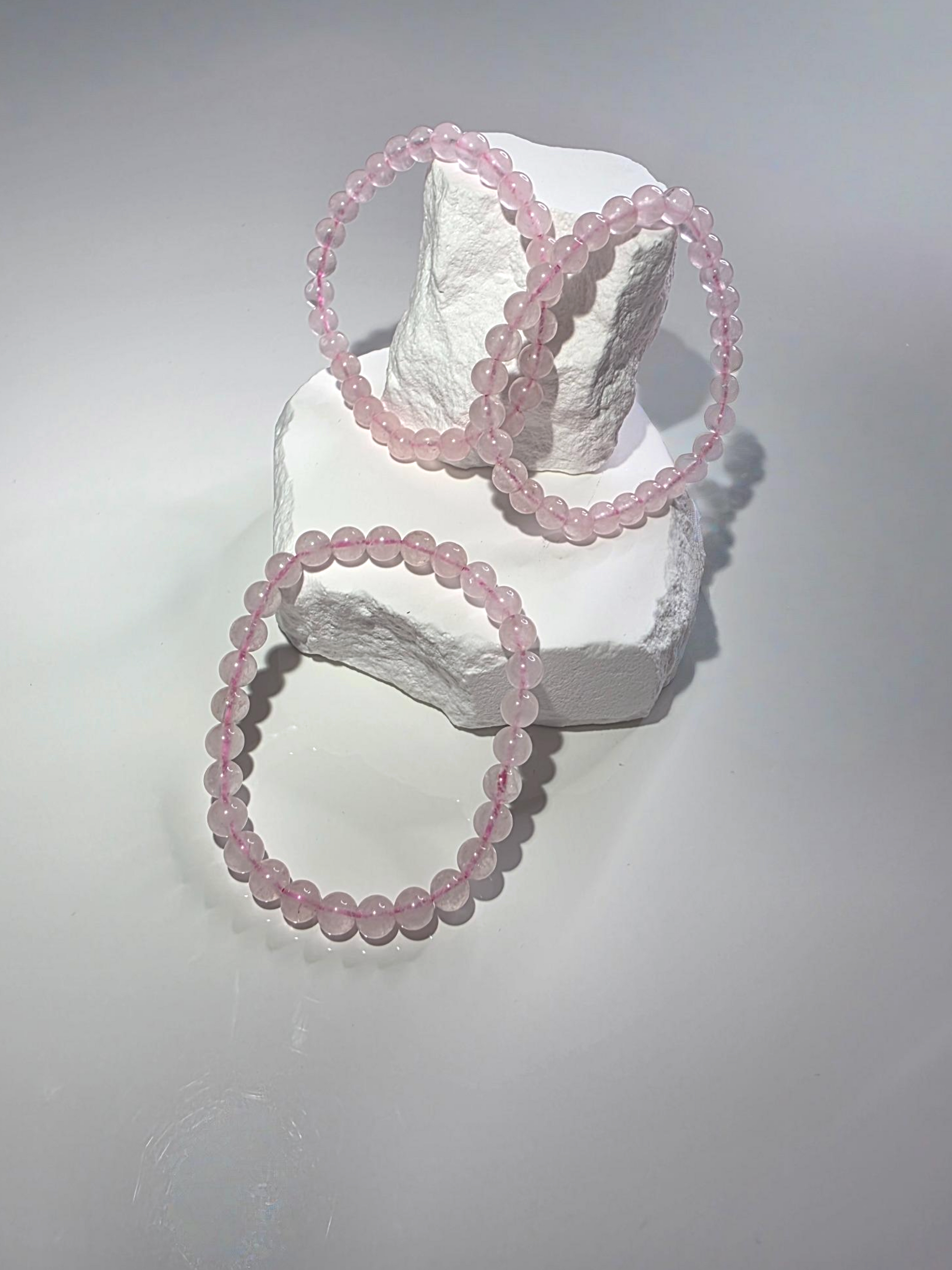 Rosenquarz Armband - polierte rosa Perlen Gesamtansicht Premium Qualität"