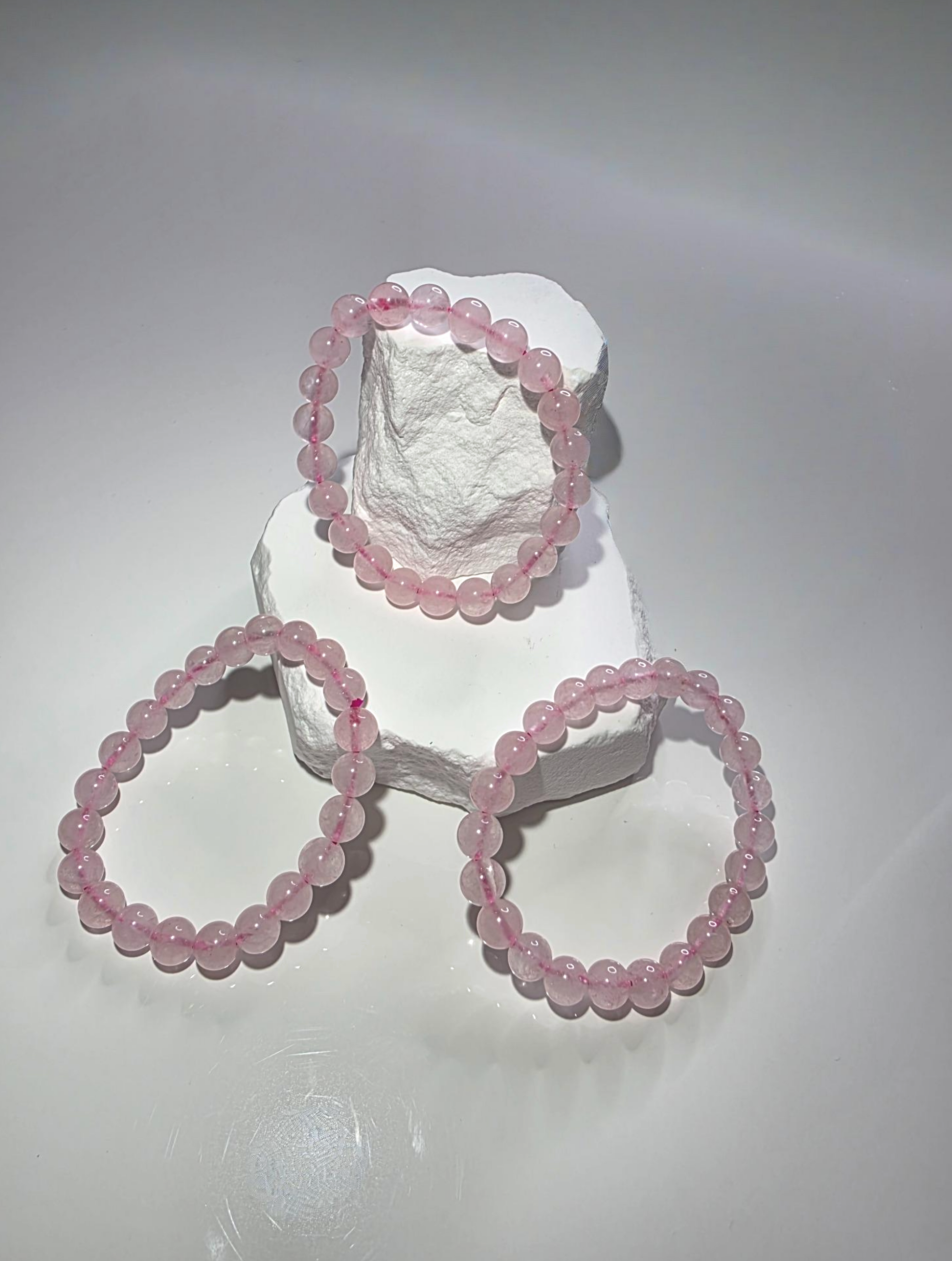 Rosenquarz Armband mittel - natürliche rosa Kristallperlen handgefädelt

