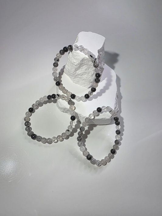 Turmalin Quarz Armband Seitenansicht - schwarze Einschlüsse klar
