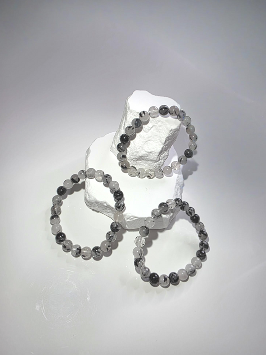 Turmalin Quarz Armband getragen - kraftvolles Energiearmband
